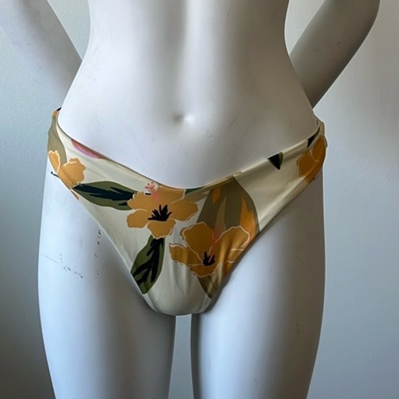 L Space Sandy Bikini Bottoms Size M - Picture 4 of 16